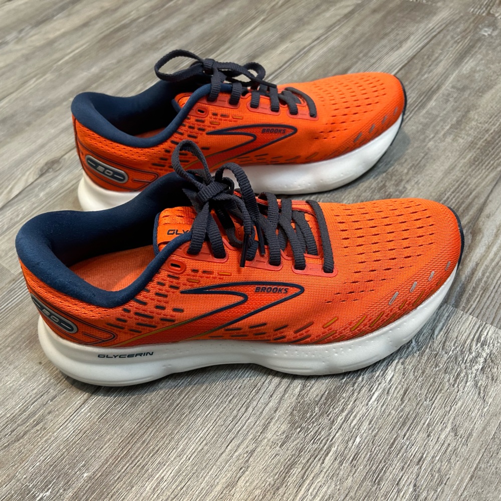 Brooks GTS 20 shoe